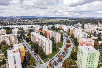 Pohled z dronu. - Pronájem bytu 3+1 v osobním vlastnictví 73 m², Jindřichův Hradec