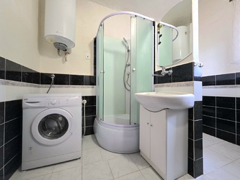 Prodej domu 191 m², Vroutek