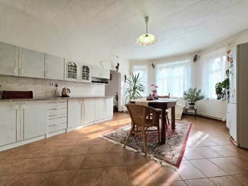 Prodej domu 191 m², Vroutek