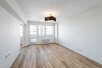 Pronájem bytu 3+1 v družstevním vlastnictví 76 m², Praha 6 - Vokovice