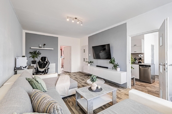 Obývací pokoj. - Prodej bytu 2+1 v osobním vlastnictví 63 m², Jindřichův Hradec