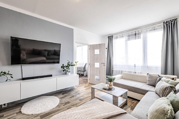 Obývací pokoj. - Prodej bytu 2+1 v osobním vlastnictví 63 m², Jindřichův Hradec