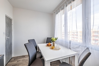 Jídelní kout. - Prodej bytu 2+1 v osobním vlastnictví 63 m², Jindřichův Hradec