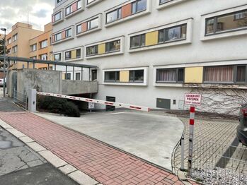 Pronájem garážového stání 16 m², Praha 5 - Smíchov