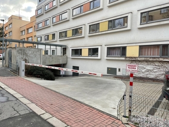 Pronájem garážového stání 16 m², Praha 5 - Smíchov