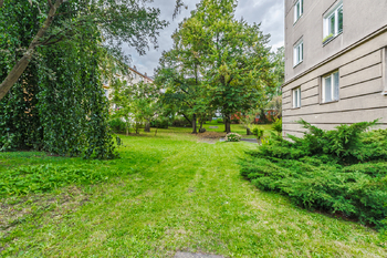Vnitroblok za domem - Prodej bytu 2+kk v osobním vlastnictví 43 m², Praha 3 - Žižkov