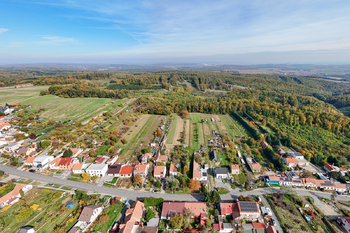 Prodej pozemku 3530 m², Hlína