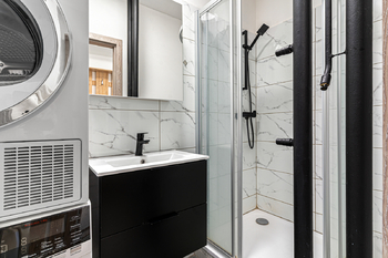 Koupelna - Prodej bytu 3+kk v osobním vlastnictví 53 m², Pardubice