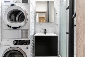 Koupelna - Prodej bytu 3+kk v osobním vlastnictví 53 m², Pardubice