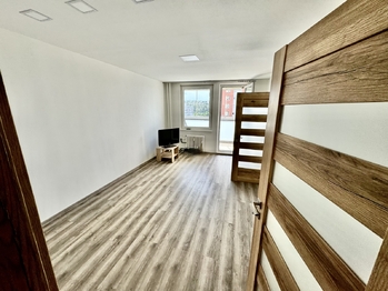 Obývací pokoj - Prodej bytu 2+kk v osobním vlastnictví 51 m², Praha 4 - Modřany 