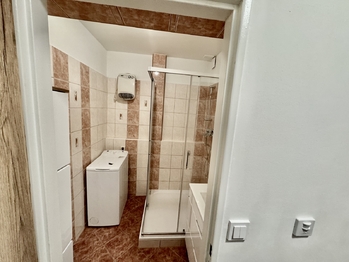Koupelna - Prodej bytu 2+kk v osobním vlastnictví 51 m², Praha 4 - Modřany