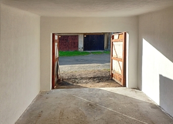 V pohodě sem zajede i osobní auto typu combi. - Prodej garáže 21 m², Rakovník