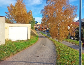 Přístup začíná asfaltem - Prodej garáže 21 m², Rakovník