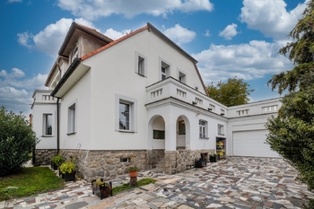 Prodej domu 395 m², Dobřany