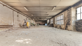 Jedna z budov sloužící jako sklad - Prodej zemědělského objektu 244 m², Vitice