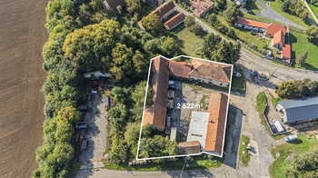 Pohled na vykreslenou usedlost z dronu - Prodej zemědělského objektu 244 m², Vitice