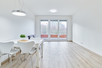obývací pokoj s přístupem na terasu - Pronájem bytu 2+kk v osobním vlastnictví 66 m², Praha 4 - Chodov
