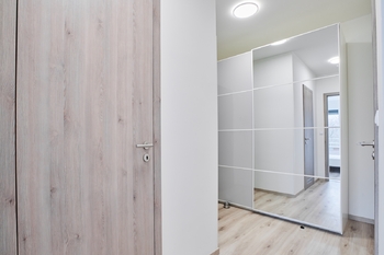 vestavěná šatní skříň, komora - Pronájem bytu 2+kk v osobním vlastnictví 66 m², Praha 4 - Chodov