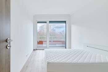 ložnice s přístupem na terasu - Pronájem bytu 2+kk v osobním vlastnictví 66 m², Praha 4 - Chodov