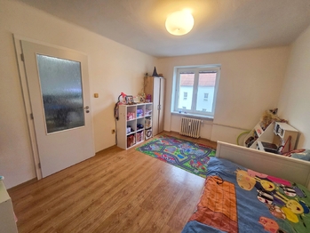 pokoj - Pronájem bytu 3+1 v osobním vlastnictví 79 m², České Budějovice