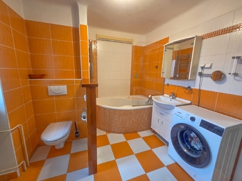 koupelna s WC - Pronájem bytu 3+1 v osobním vlastnictví 79 m², České Budějovice