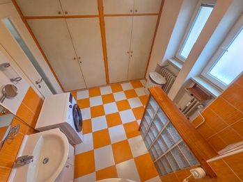 koupelna s WC - Pronájem bytu 3+1 v osobním vlastnictví 79 m², České Budějovice