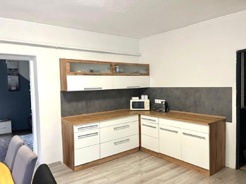 Prodej domu 298 m², Valeč