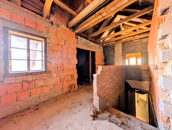 vstup do podkroví ... - Prodej obchodních prostor 420 m², Česká Bělá