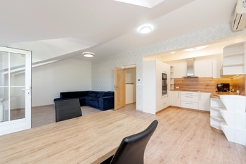 Pronájem domu 164 m², Praha 8 - Březiněves