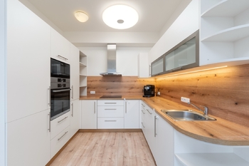 Pronájem domu 164 m², Praha 8 - Březiněves