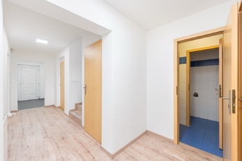 Pronájem domu 164 m², Praha 8 - Březiněves