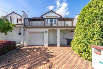 Pronájem domu 164 m², Praha 8 - Březiněves