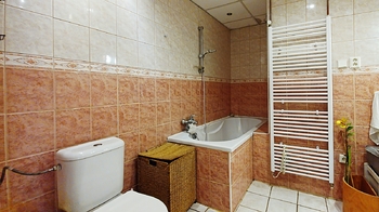 Koupelna - Prodej domu 189 m², Hospříz