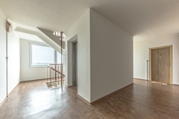 Vnitřní prostory domu - Pronájem bytu 3+kk v osobním vlastnictví 81 m², Praha 5 - Stodůlky