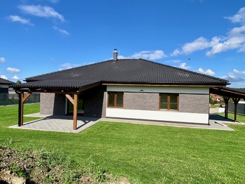 Zastřešená terasa - Pronájem domu 127 m², Mukařov