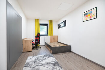 Spodní pokoj - Prodej domu 182 m², Velká Dobrá