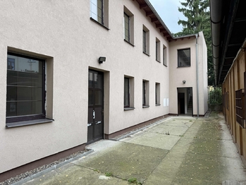 Pronájem obchodních prostor 210 m², Praha 10 - Strašnice