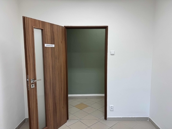 Pronájem obchodních prostor 210 m², Praha 10 - Strašnice