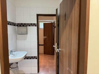 sociální zázemí - Pronájem obchodních prostor 210 m², Praha 10 - Strašnice