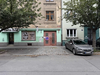 pohled z ulice  - Pronájem obchodních prostor 210 m², Praha 10 - Strašnice