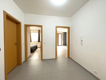 Předsíň - Prodej bytu 2+kk v osobním vlastnictví 74 m², Praha 9 - Libeň
