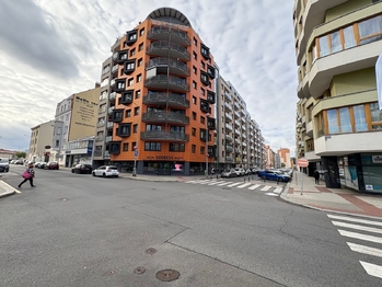 Okolí domu - Prodej bytu 2+kk v osobním vlastnictví 74 m², Praha 9 - Libeň