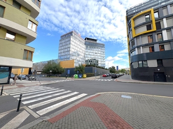 Okolí domu - Prodej bytu 2+kk v osobním vlastnictví 74 m², Praha 9 - Libeň