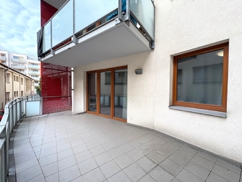 Terasa - Prodej bytu 2+kk v osobním vlastnictví 74 m², Praha 9 - Libeň