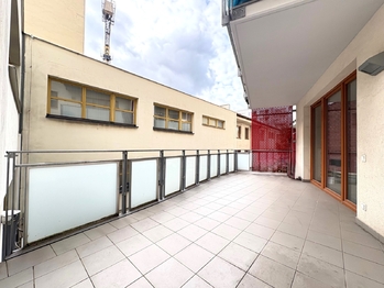 Terasa - Prodej bytu 2+kk v osobním vlastnictví 74 m², Praha 9 - Libeň