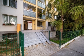 Prodej bytu 2+kk v osobním vlastnictví 49 m², Praha 10 - Petrovice