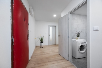 Prodej bytu 2+kk v osobním vlastnictví 49 m², Praha 10 - Petrovice