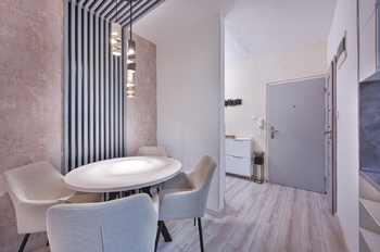 Jídelna + vstupní chodba - Prodej bytu 3+1 v osobním vlastnictví 66 m², Aš