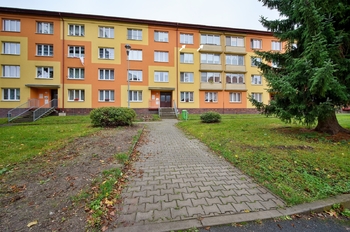 Dům z vnitrobloku - Prodej bytu 3+1 v osobním vlastnictví 66 m², Aš