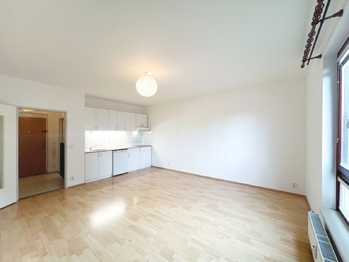 Prostor, komfort a praktičnost v celém bytě - Pronájem bytu 1+kk v osobním vlastnictví 31 m², Praha 5 - Stodůlky